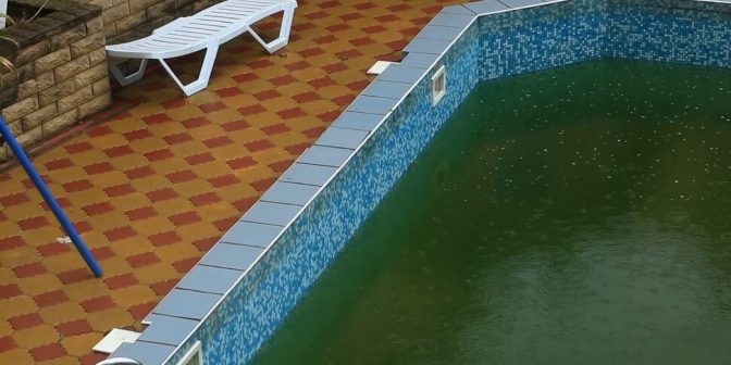 merawat air kolam renang