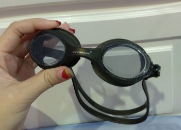 merawat kacamata renang minus