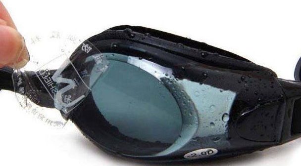 merawat kacamata renang minus