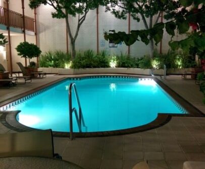 Pencahayaan kolam renang