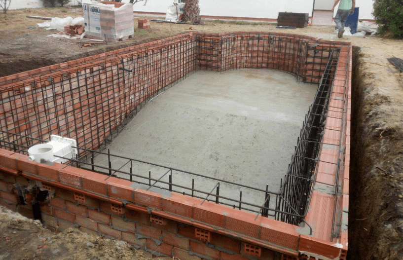 pengecoran beton kolam renang