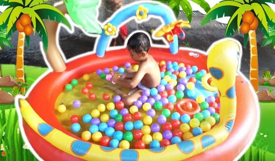 7 Pilihan Mainan Kolam Renang Anak yang Disukai