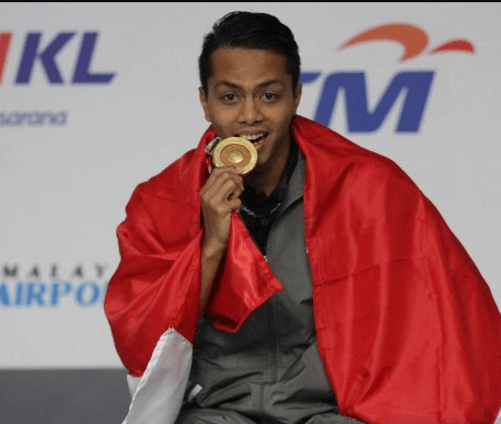 atlet renang berprestasi -