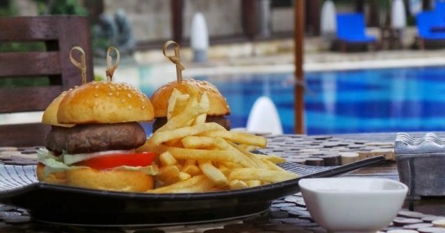 berenang setelah makan