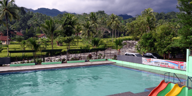 Kolam Renang Cadas Ngampar
