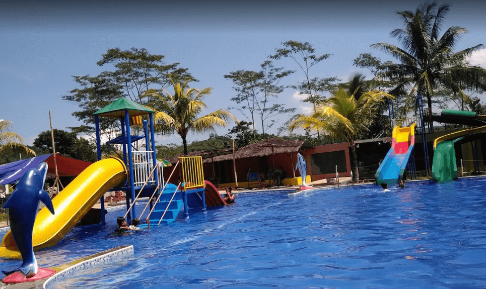 The Queen - Kolam renang di Cianjur