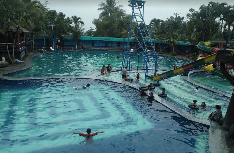 Kolam renang di Cianjur - Tias