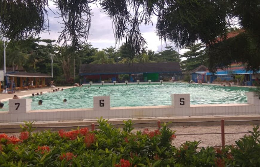 kolam renang di pontianak - Oevang Oeray