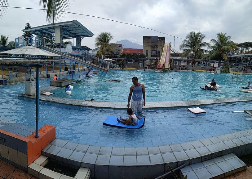 kolam renang di sumedang
