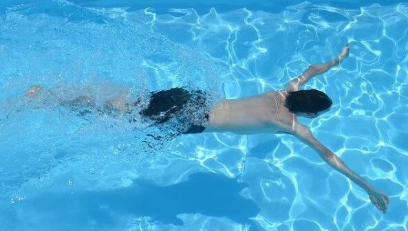 manfaat berenang untuk diet