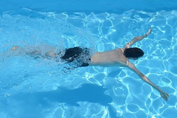 manfaat berenang untuk diet