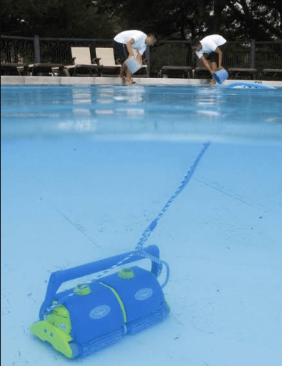 Kenali 5 Tips dan Cara Mengatasi Alga Hitam di Kolam Renang