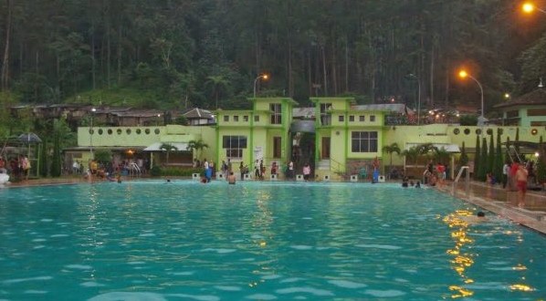 kolam renang di mojokerto