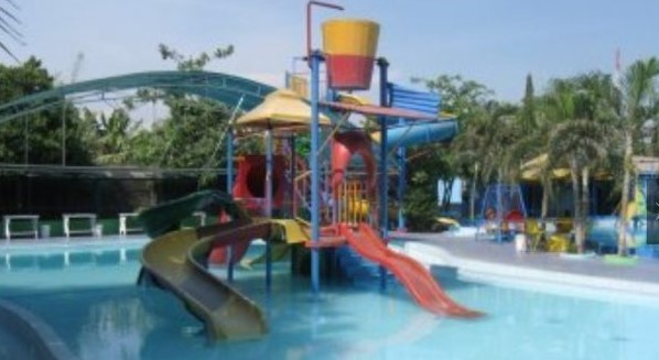 kolam renang di mojokerto