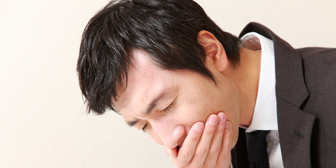 Mual - dampak berenang setelah makan