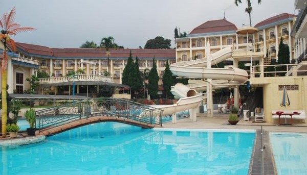 kolam renang di pasuruan