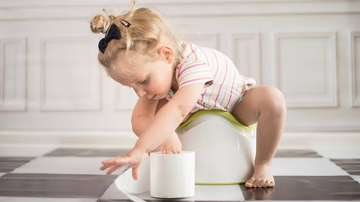 Anak Susah Bab: Gejala, Penyebab, Cara Menanganinya