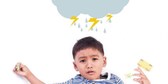 Anak Suka Membanting Barang: Penyebab & Mengatasinya