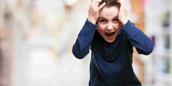 anak suka membanting barang