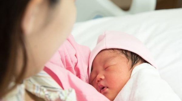 merawat bayi baru lahir