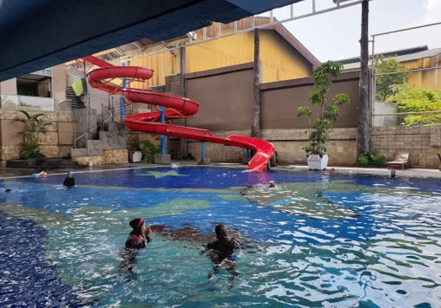 Kolam Renang Atlas Surabaya, Liburan Murah Menyenangkan