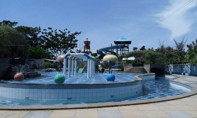 kolam renang di bontang