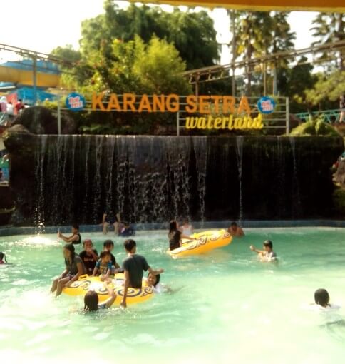 kolam renang karang setra