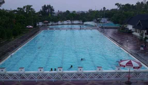 kolam renang di semarang