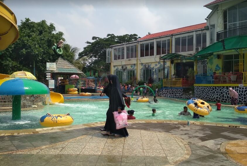 kolam renang tirtayasa