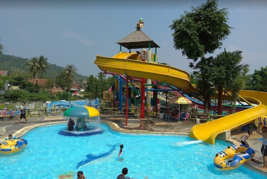 kolam renang tirtayasa.jpg2.jpg