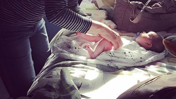 9 Kiat Mengganti Popok Bayi agar Tidak Bikin Ruam