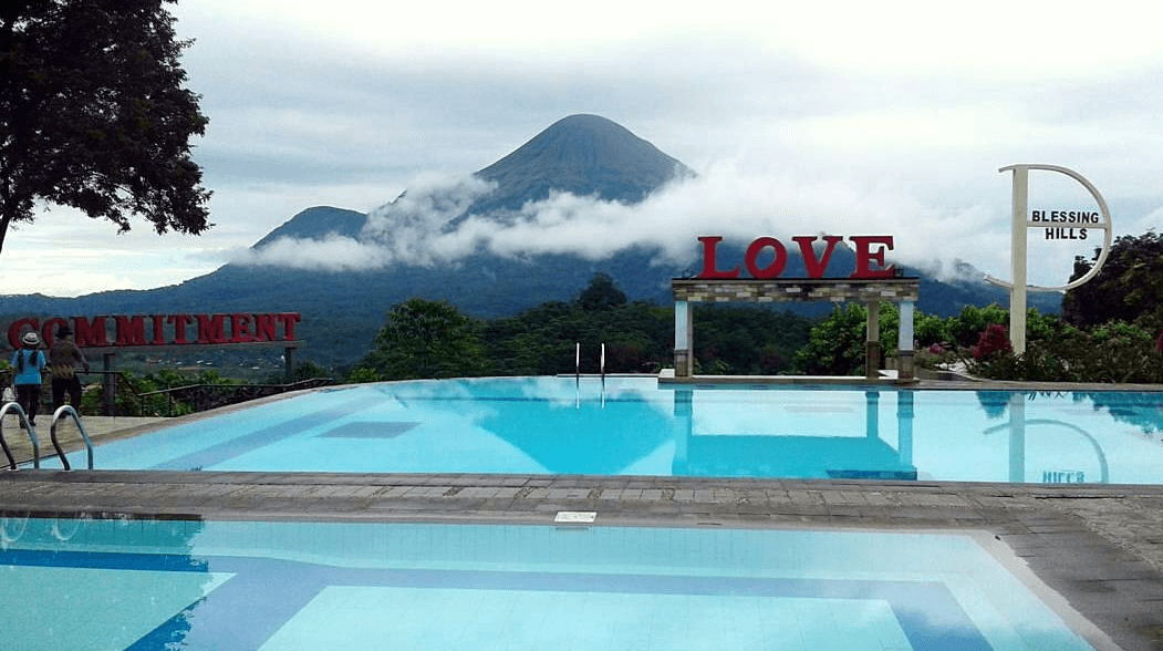 Blessing Hills Resort - Kolam renang di Trawas