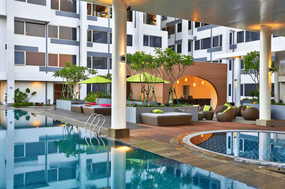 Hotel dengan Kolam Renang di Tangerang