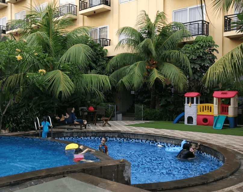 Hotel dengan Kolam Renang di Tangerang