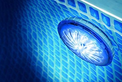 13 Perlengkapan & Aksesoris Kolam Renang, Wajib Ada!