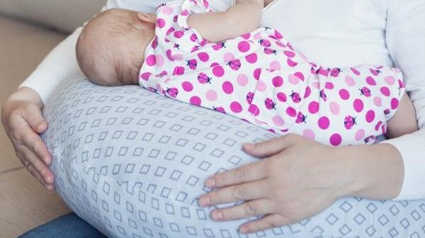 manfaat bantal menyusui