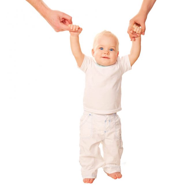 Melatih bayi berjalan