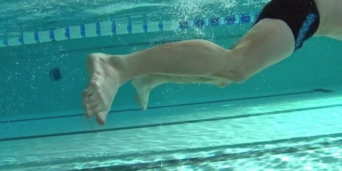 5 Tahap Cara Berenang Gaya Dada yang Benar