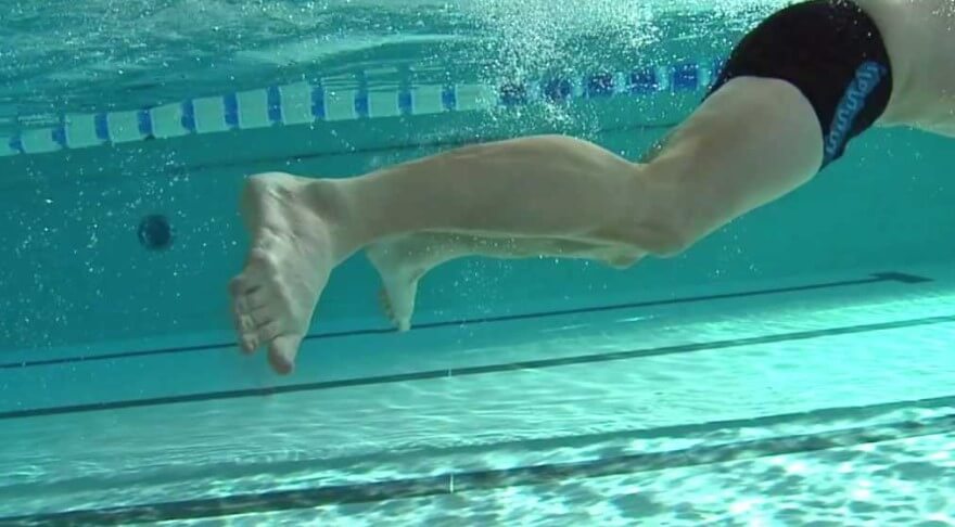 5 Tahap Cara Berenang Gaya Dada yang Benar