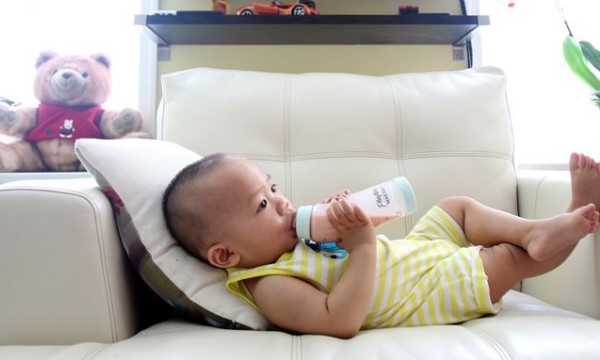 feses bayi warna hijau