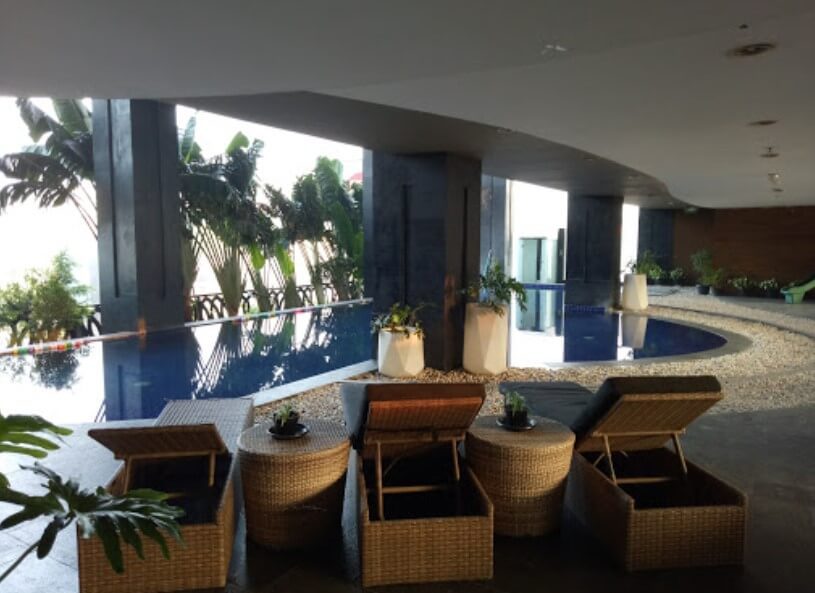 hotel dengan kolam renang di Bekasi.jpg avenzel.jpg