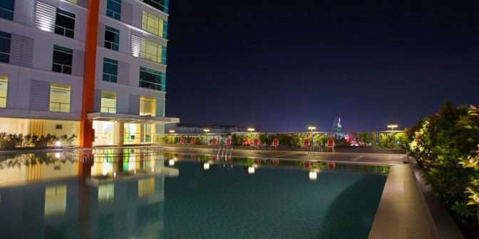 hotel dengan kolam renang di Bekasi