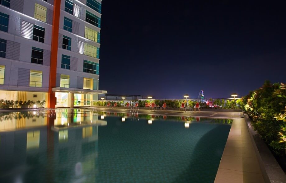 hotel dengan kolam renang di Bekasi