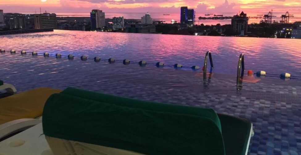 hotel dengan kolam renang di Makassar.jpg1.jpg