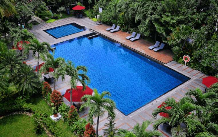 hotel dengan kolam renang di cirebon
