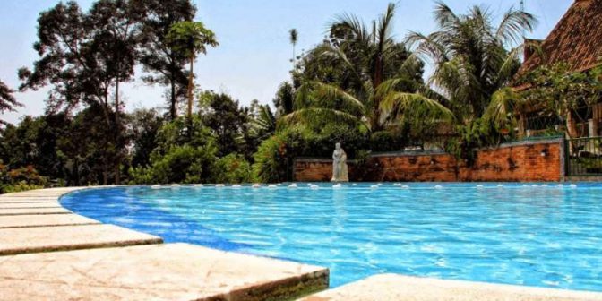 hotel dengan kolam renang di medan