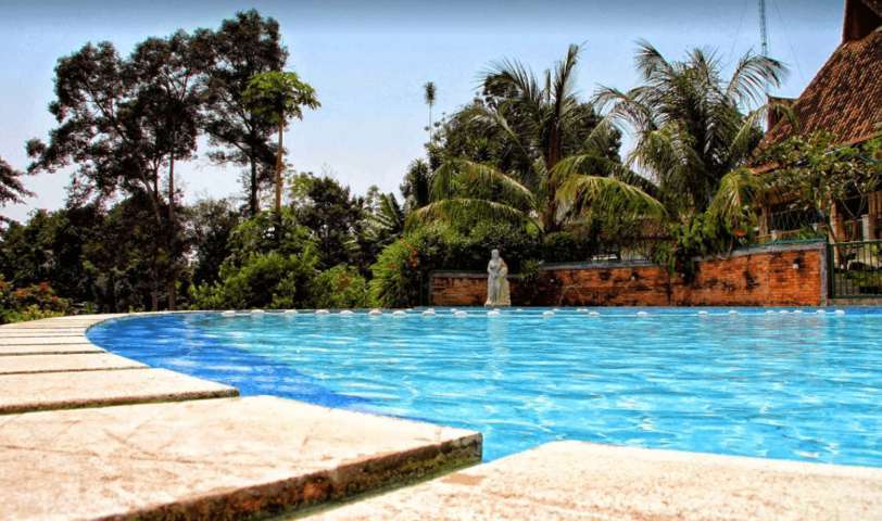 hotel dengan kolam renang di medan