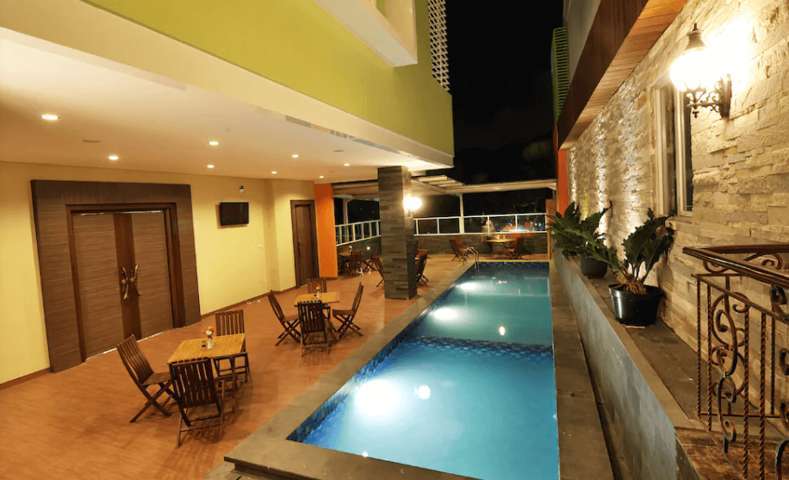 Pose in - Hotel dengan kolam renang di Solo