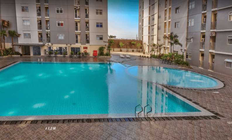 hotel dengan kolam renang di surabaya.png1.png