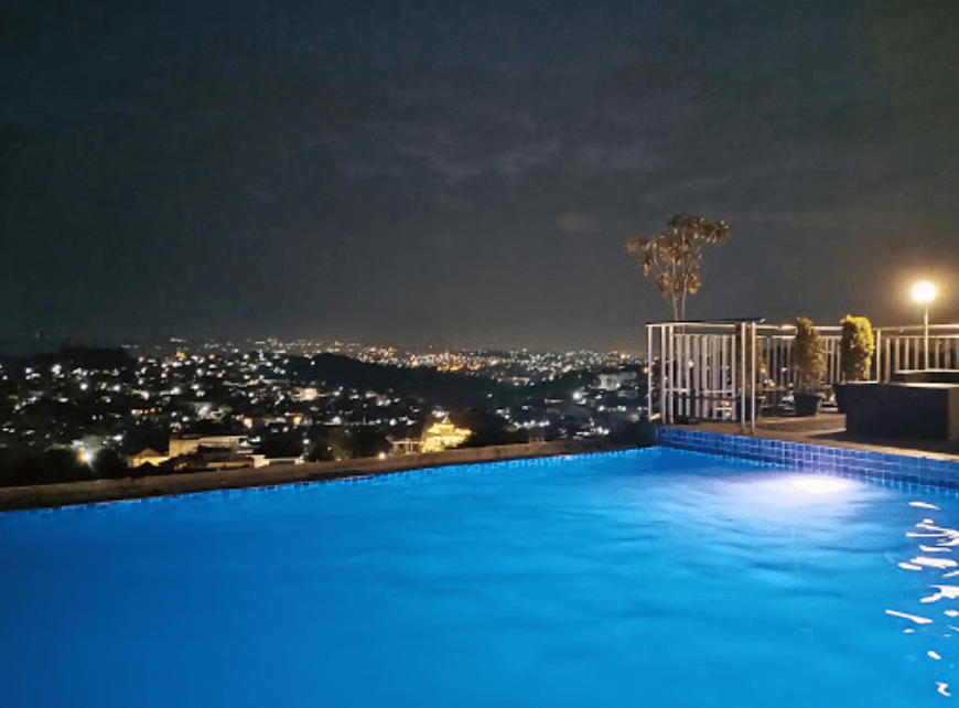 Hotel dengan Kolam Renang di Semarang